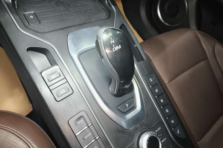 Used Wey VV6 2018 2.0T Two-Wheel Drive Flagship Version China V Standard
