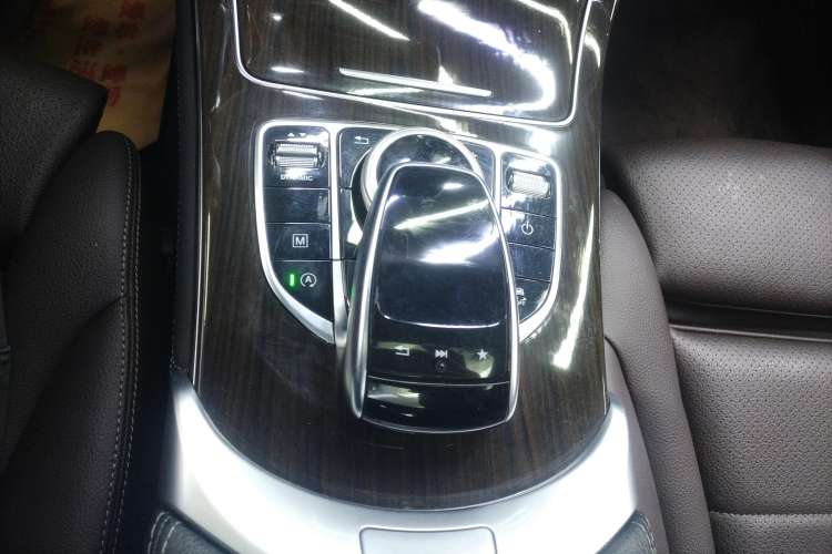 Used Mercedes-Benz GLC 2018 Facelift GLC 260 4MATIC Luxury Edition
