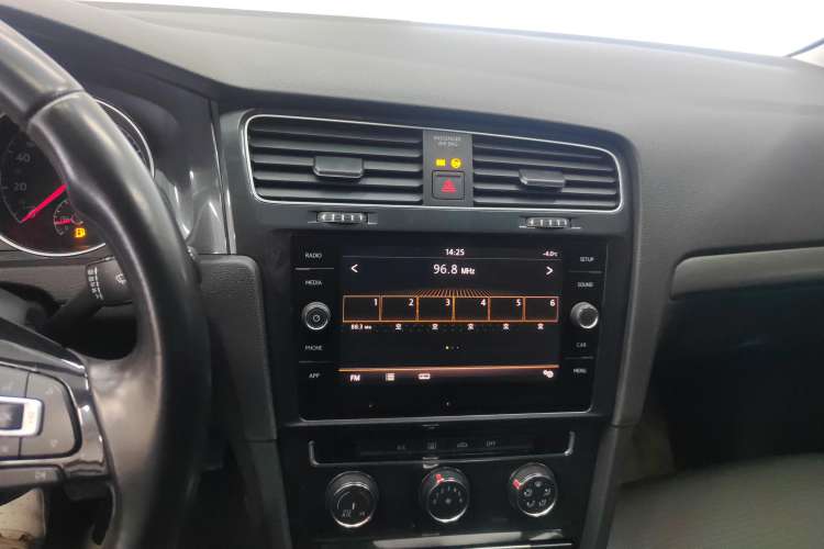 Used Volkswagen Golf 2019 1.8TSI Travel Edition
