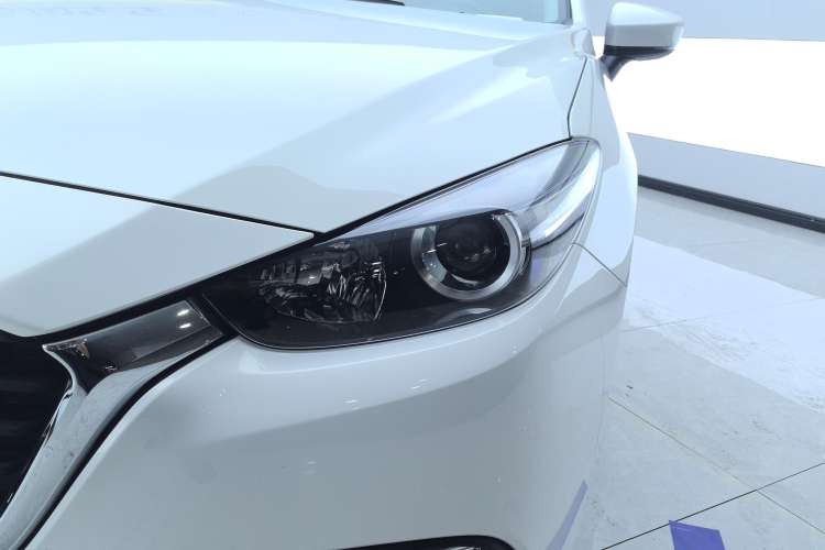 Used Mazda Mazda 3 Axela 2019 Cloud-Controlled Version Sedan 1.5L Automatic Comfort Trim China V Standard
