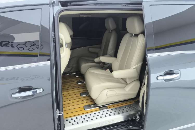 Used Buick GL8 2018 28T Luxury Model China VI Standard
