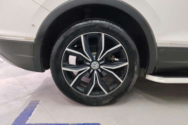 Used Volkswagen Tiguan L 2019 Revised 330TSI Automatic Two-Wheel Drive Smart & Luxury Edition China VI Standard
