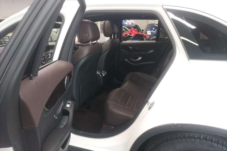 Used Mercedes-Benz GLC 2018 Facelift GLC 260 4MATIC Luxury Edition
