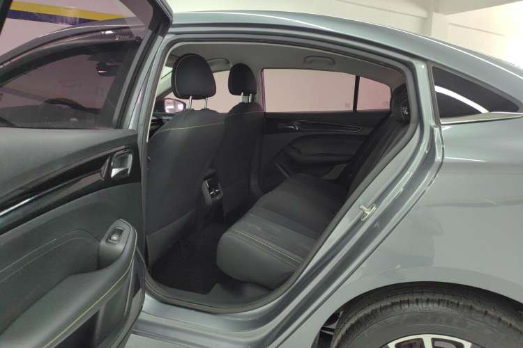 Used Roewe i5 2021 1.5L Manual Platinum Edition
