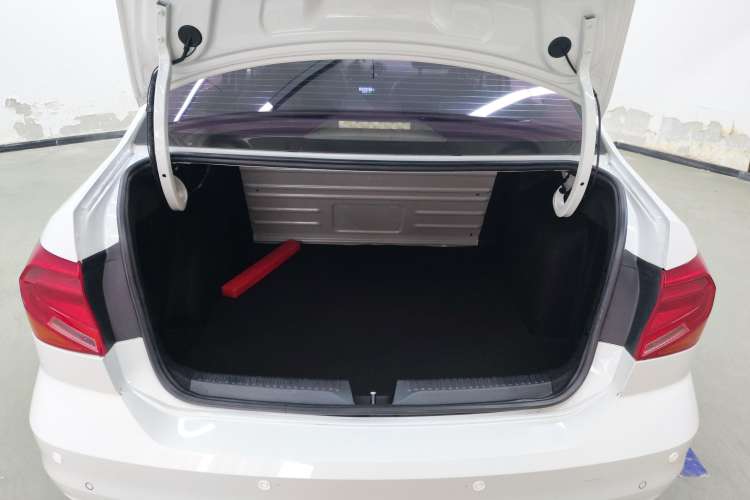 Used Volkswagen Jetta 2019 Dream Edition 1.5L Manual Fashion Version
