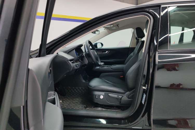 Used Hongqi E-QM5 2023 Base Travel Edition
