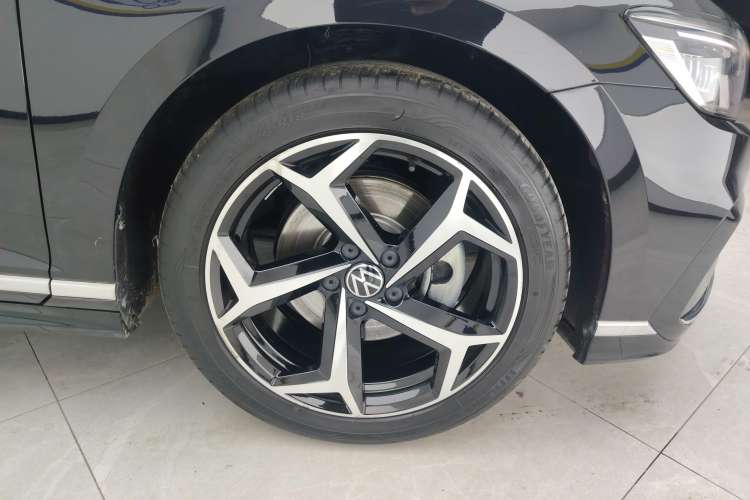 Used Volkswagen Magotan 2023 2 Million Units Limited Edition 330TSI DSG Leading Version
