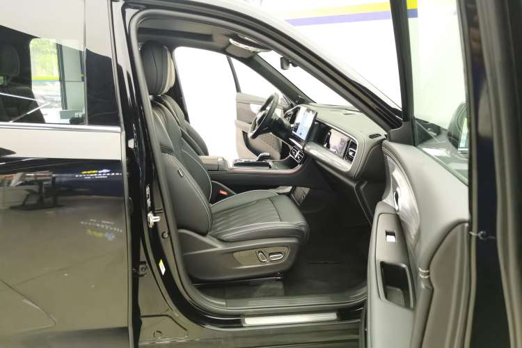 Used GAC Trumpchi GS8 2022 Linghang Series 2.0 TGDI Two-Wheel-Drive Luxury Smart Connectivity Version (7 Seats)
