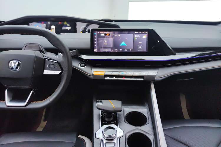 Used Changan UNI-V 2023 1.5T Prestige Model
