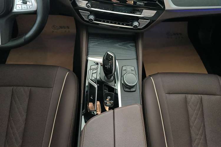 Used BMW 5 Series 2022 Second Facelift 530Li Leading Edition M Sport Package
