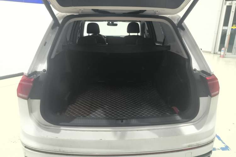 Used Volkswagen Tiguan L 2022 330TSI Automatic Two-Wheel Drive R-Line Enhanced Edition
