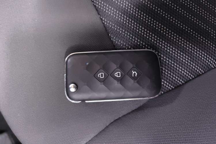 Used Wuling Alvez 2022 1.5L Manual Free-Style Model
