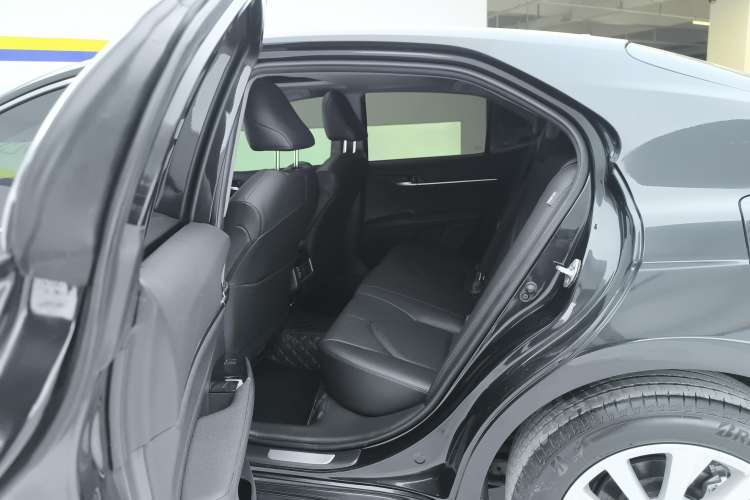 Used Toyota Camry 2023 2.0G Luxury Edition
