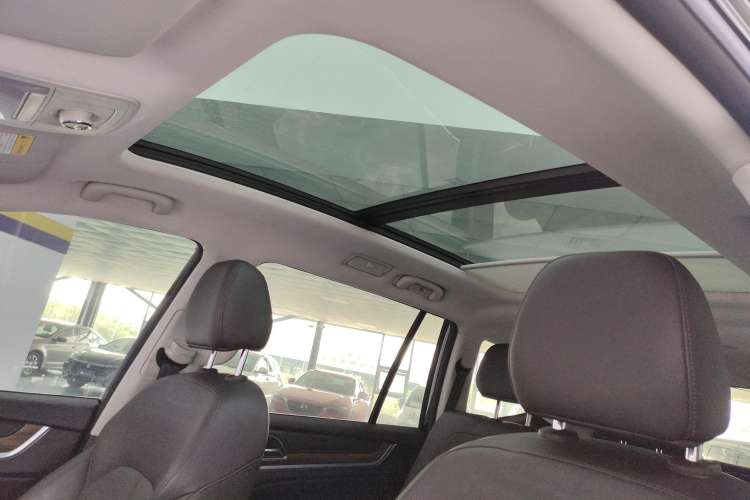 Used Roewe RX8 2018 30T Smart Connectivity Two-Wheel Drive Flagship Edition
