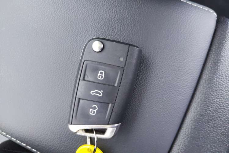 Used Volkswagen Tiguan L 2022 330TSI Automatic Two-Wheel Drive Smart Edition
