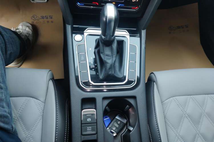 Used Volkswagen Magotan 2023 2 Million Units Limited Edition 330TSI DSG Leading Version
