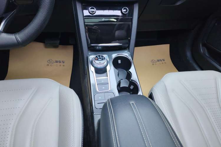 Used Ford Escape 2020 EcoBoost 245 Two-Wheel-Drive Titanium Edition
