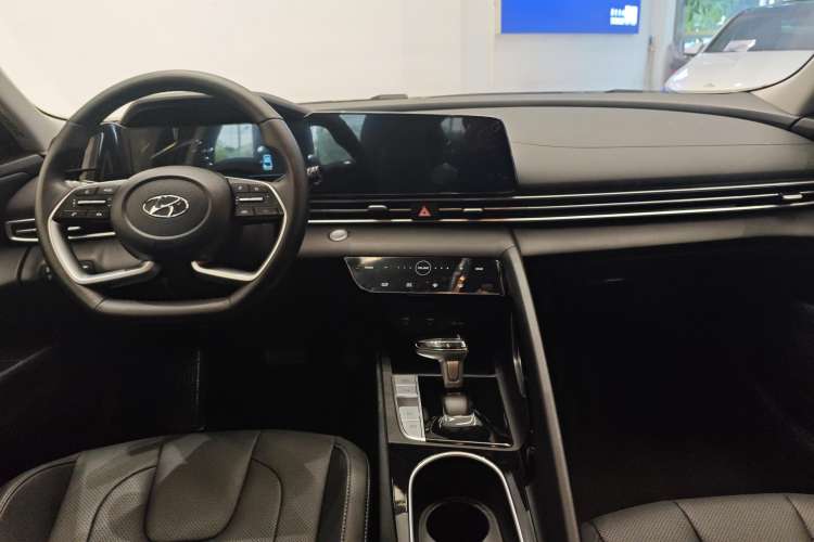 Used Hyundai Elantra 2022 1.5L CVT LUX Prestige Edition
