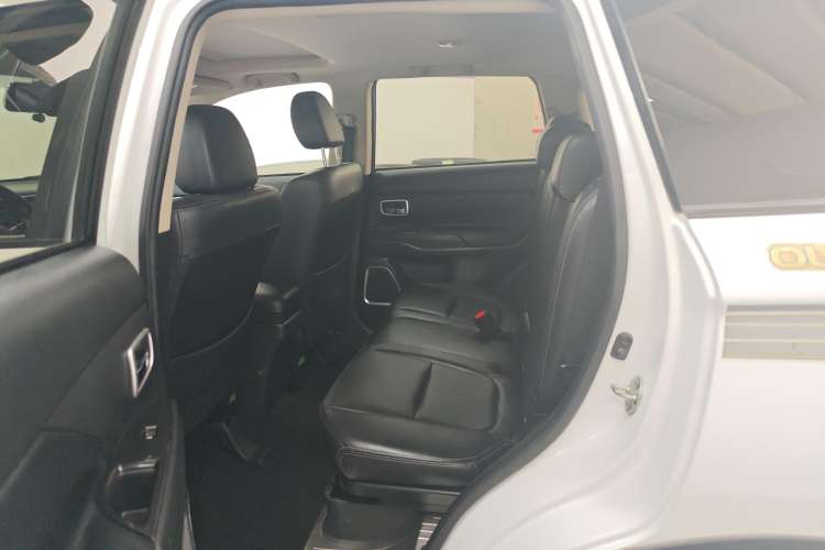 Used Mitsubishi Outlander 2018 2.0L Two-Wheel Drive Glory Edition 5 Seats