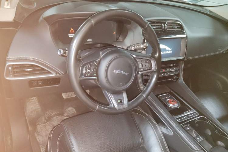 Used Jaguar F-PACE 2016 2.0T Two-Wheel-Drive R-Sport Sport Edition
