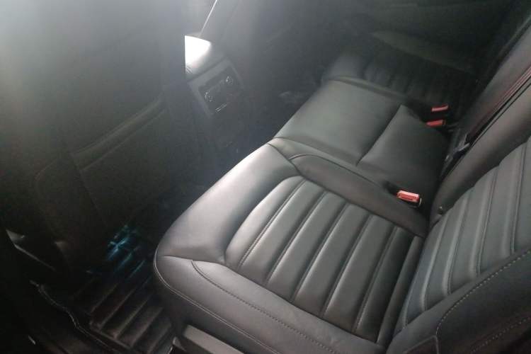 Used Ford Edge 2020 EcoBoost 245 Two-Wheel Drive Titanium 7-Seater
