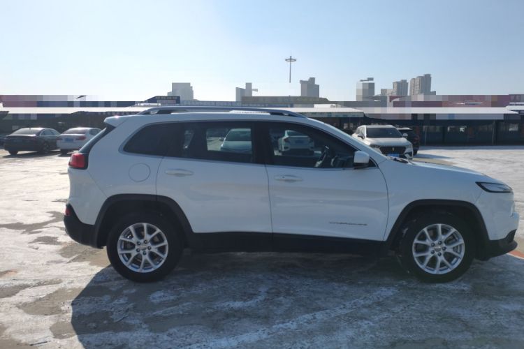 Used  Cherokee 2016 2.4L Leading Smart Version