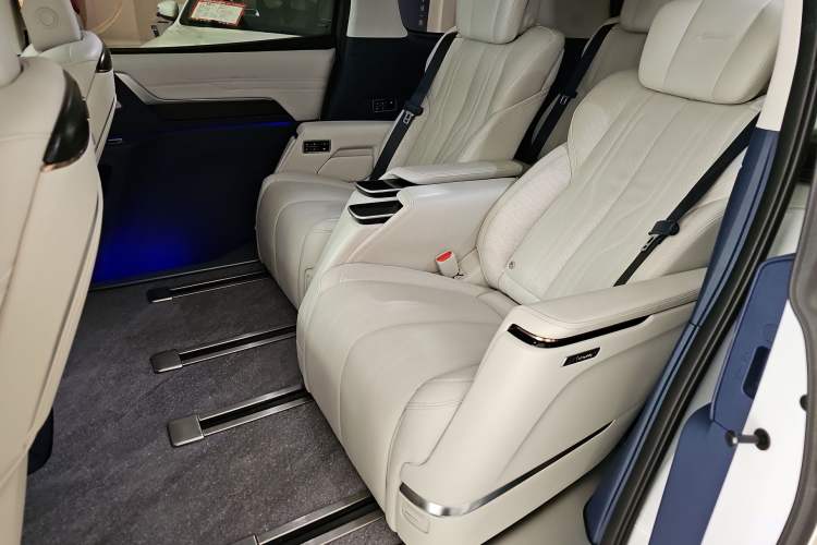 Used Buick Century 2023 2.0T Six-Seater Yinshi Edition
