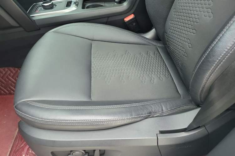 Used Land Rover Discovery Sport 2019 240 PS PURE Edition China VI Standard
