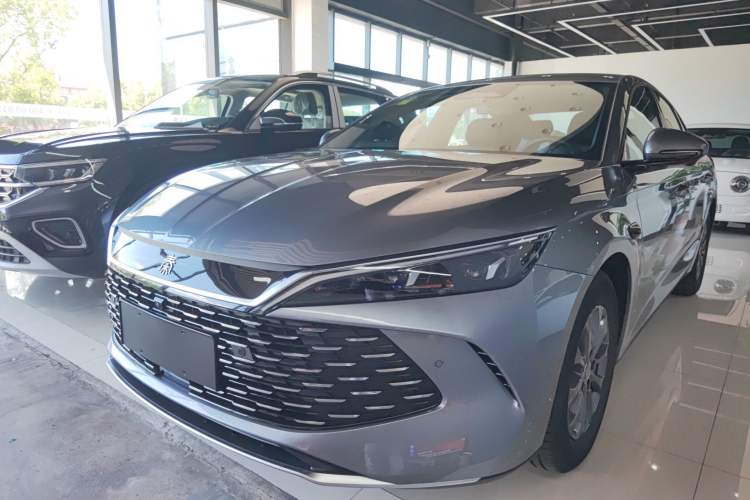 Used BYD Qin L 2025 DM-i Smart Drive 80KM Leading Model
