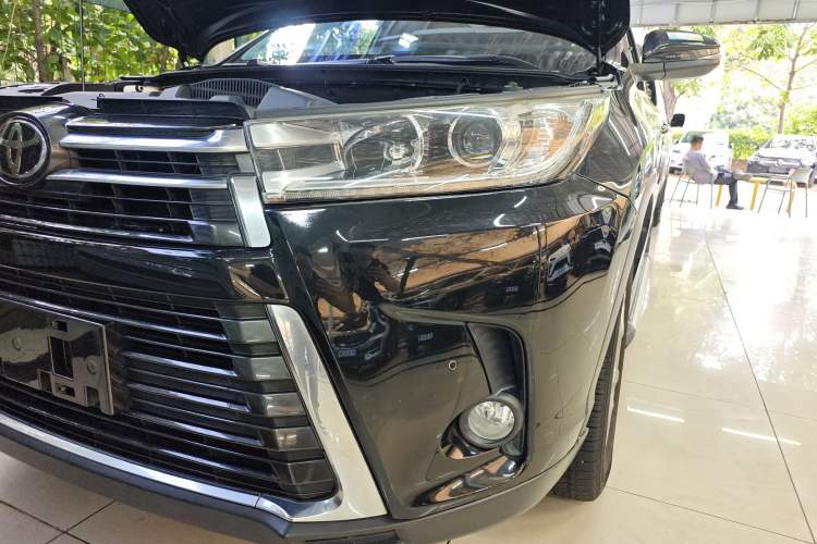 Used Toyota Highlander 2018 2.0T Four-Wheel Drive Prestige Version 7 Seats China V Emission Standard
