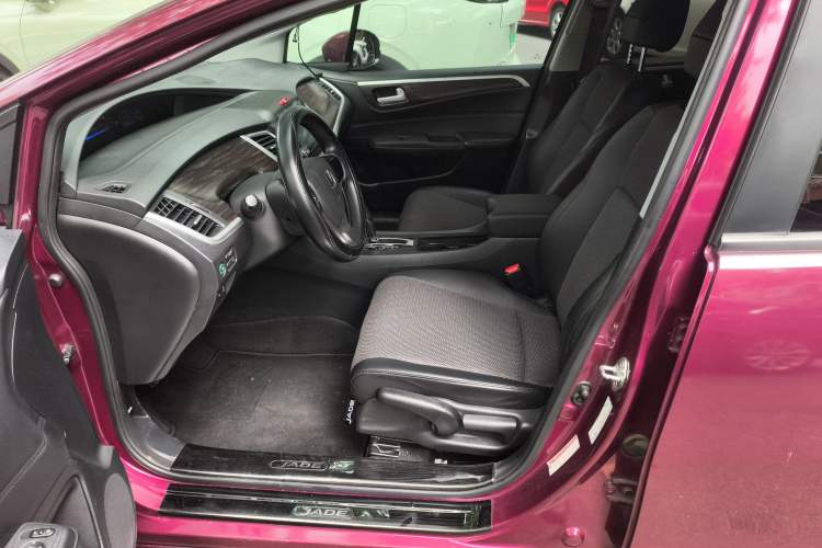 Used Honda Jade 2017 1.8L automatic Comfort version 5 seats
