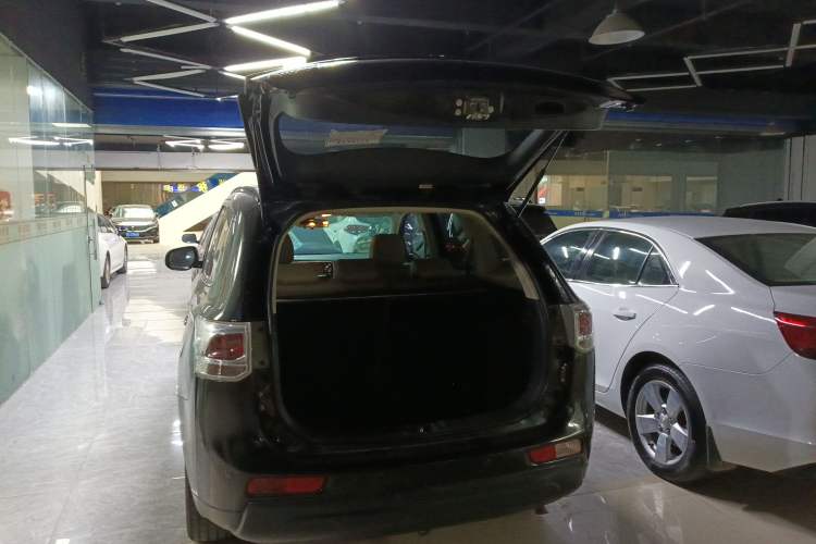 Used Mitsubishi Outlander 2013 2.4L 4x4 Luxury Navigation Edition 5 Seats
