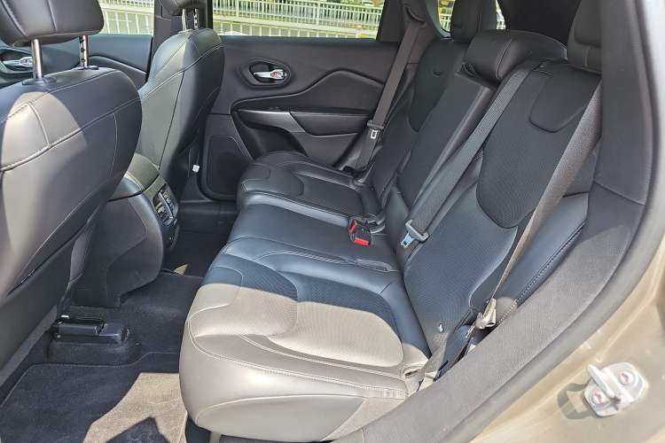 Used  Cherokee 2019 2.0T Four-Wheel Drive All-Round Version China VI
