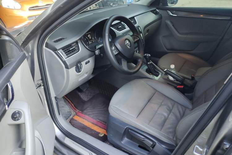 Used Skoda Octavia 2015 1.4TSI DSG Yijun Edition
