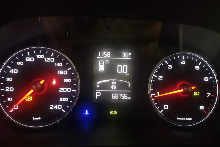 Used Roewe RX5 2016 20T Two-Wheel Drive Automatic Internet Smart Edition
