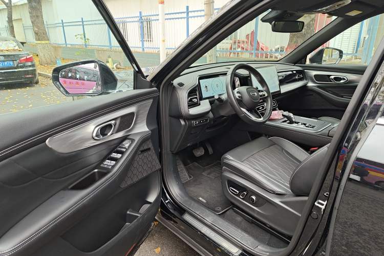 Used GAC Trumpchi GS8 2024 Linghang Series 2.0 TGDI Two-Wheel Drive Luxury Smart Connectivity Version
