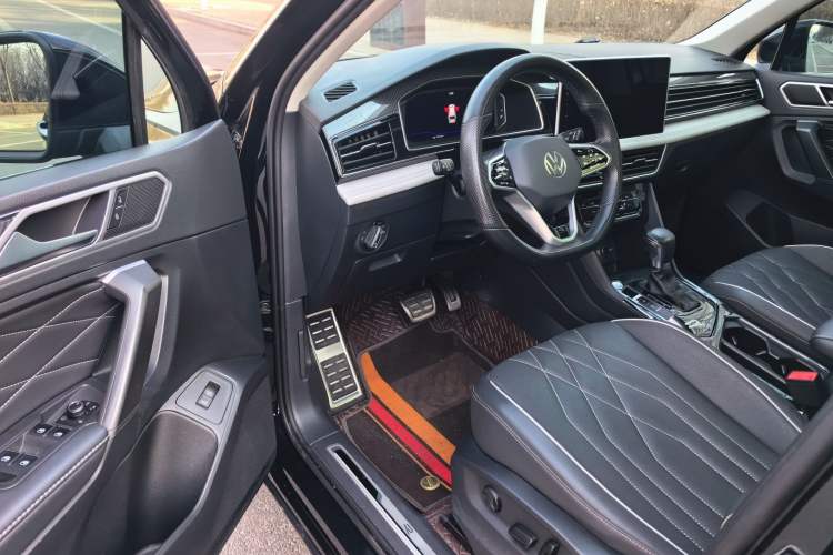 Used Volkswagen Tiguan L 2023 330TSI Automatic Two-Wheel Drive R-Line Enjoyment Edition
