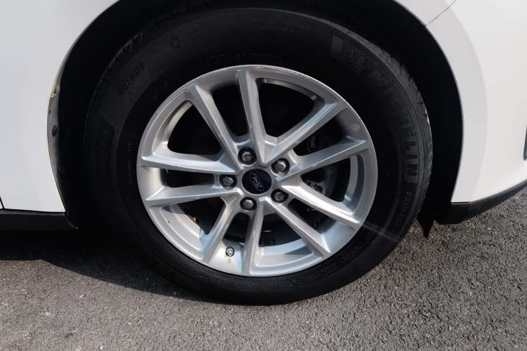 Used Ford Focus 2017 Hatchback 1.6L Manual Fashion Edition SmartDrive Version