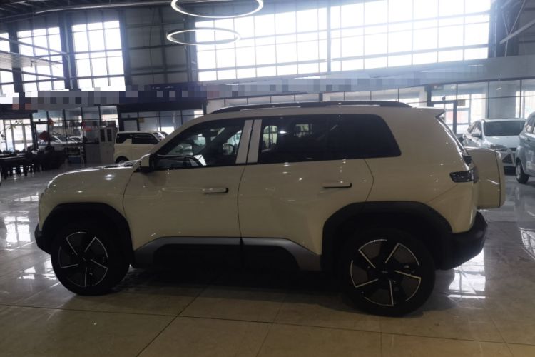 Used  Titanium 3 2025 501 km All-Wheel Drive Intelligent Driving Max Edition
