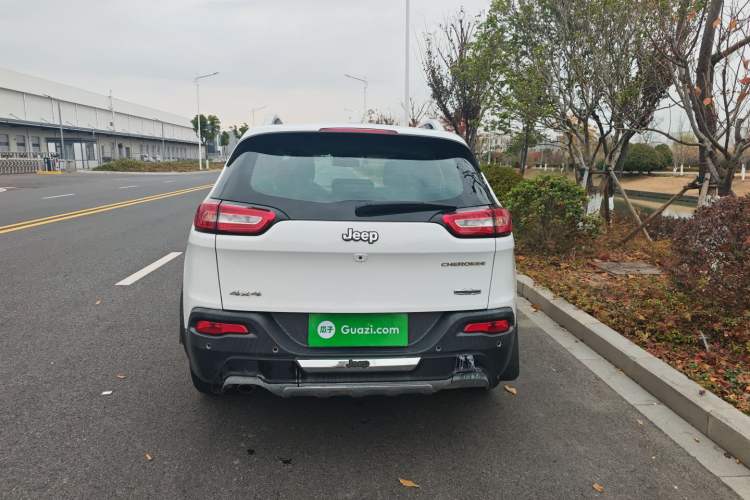 Used  Cherokee 2016 2.0L Superior Edition
