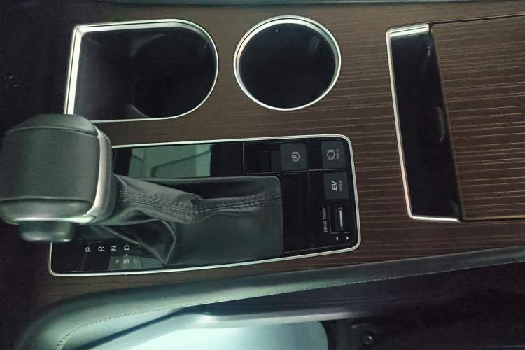 Used Toyota Granvia 2023 2.5L Hybrid Prestige PLUS Edition
