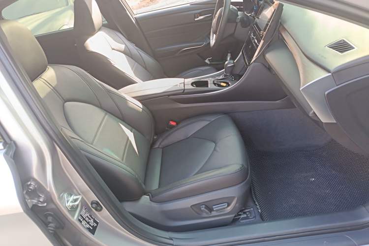 Used Toyota Avalon 2023 2.0L Premium Edition
