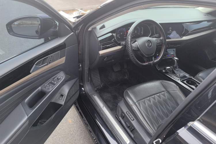 Used Volkswagen Passat 2020 Revised Version 330TSI Luxury Edition China VI Standard
