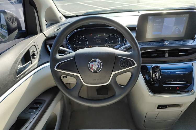 Used Buick GL8 2022 Land Cruiser Executive Class 652T Comfort Model