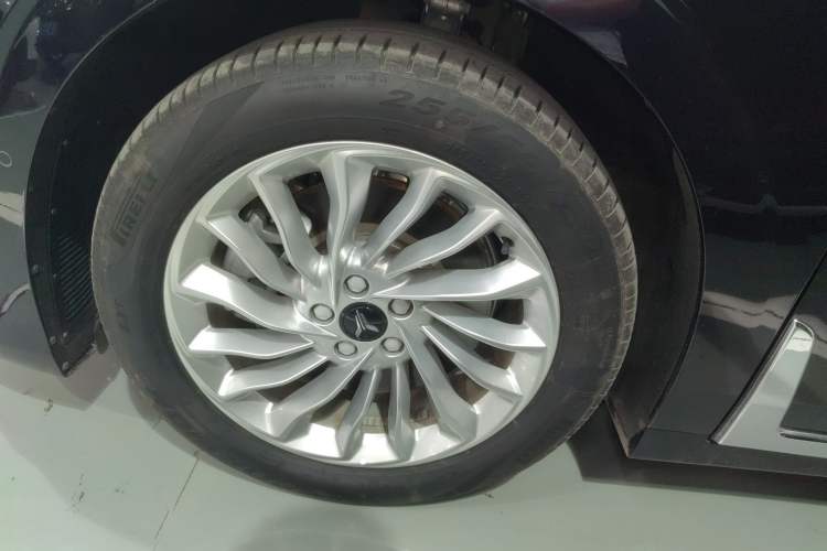 Used VOYAH Dream 2024 PHEV Extended-Range Premium Edition
