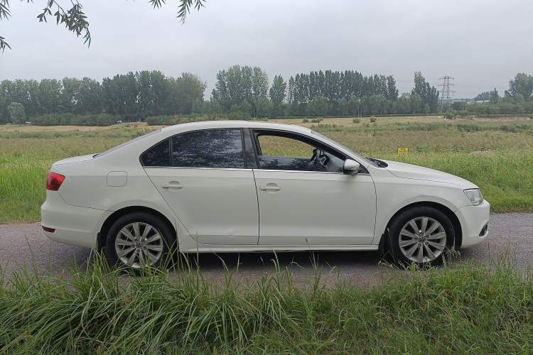 Used Volkswagen Sagitar 2014 1.6L Automatic Comfort Model
