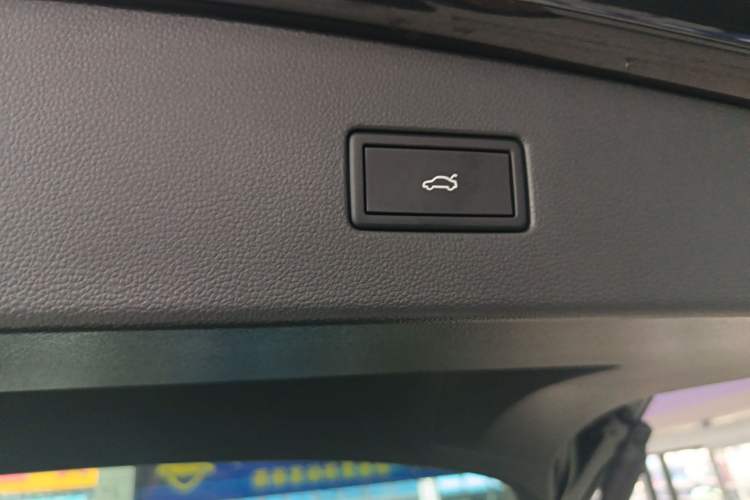 Used Volkswagen Tiguan L 2024 Outstanding Model 300TSI Automatic Two-Wheel Drive Longteng Edition