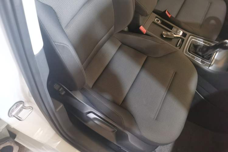 Used Volkswagen Golf 2016 230TSI Automatic Comfort Version
