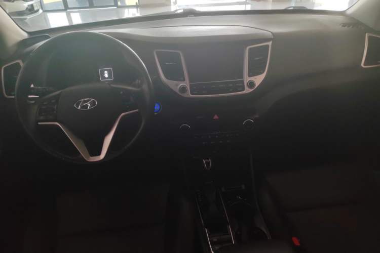 Used Hyundai Tucson 2015 1.6T Dual-Clutch Two-Wheel-Drive Smart Model
