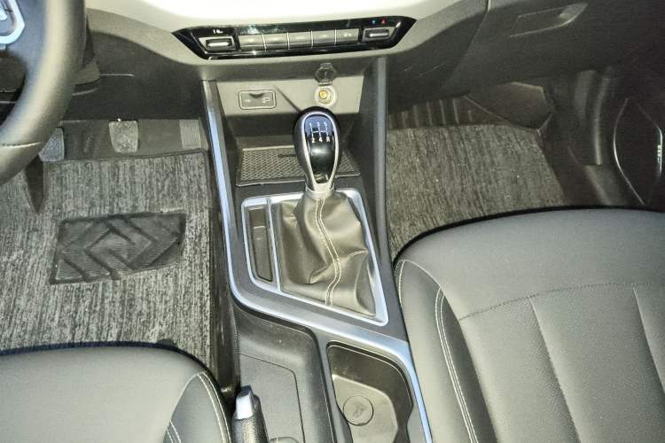 Used Geely Auto Vision X3 2019 Upgraded Model 1.5L Manual Luxury Version
